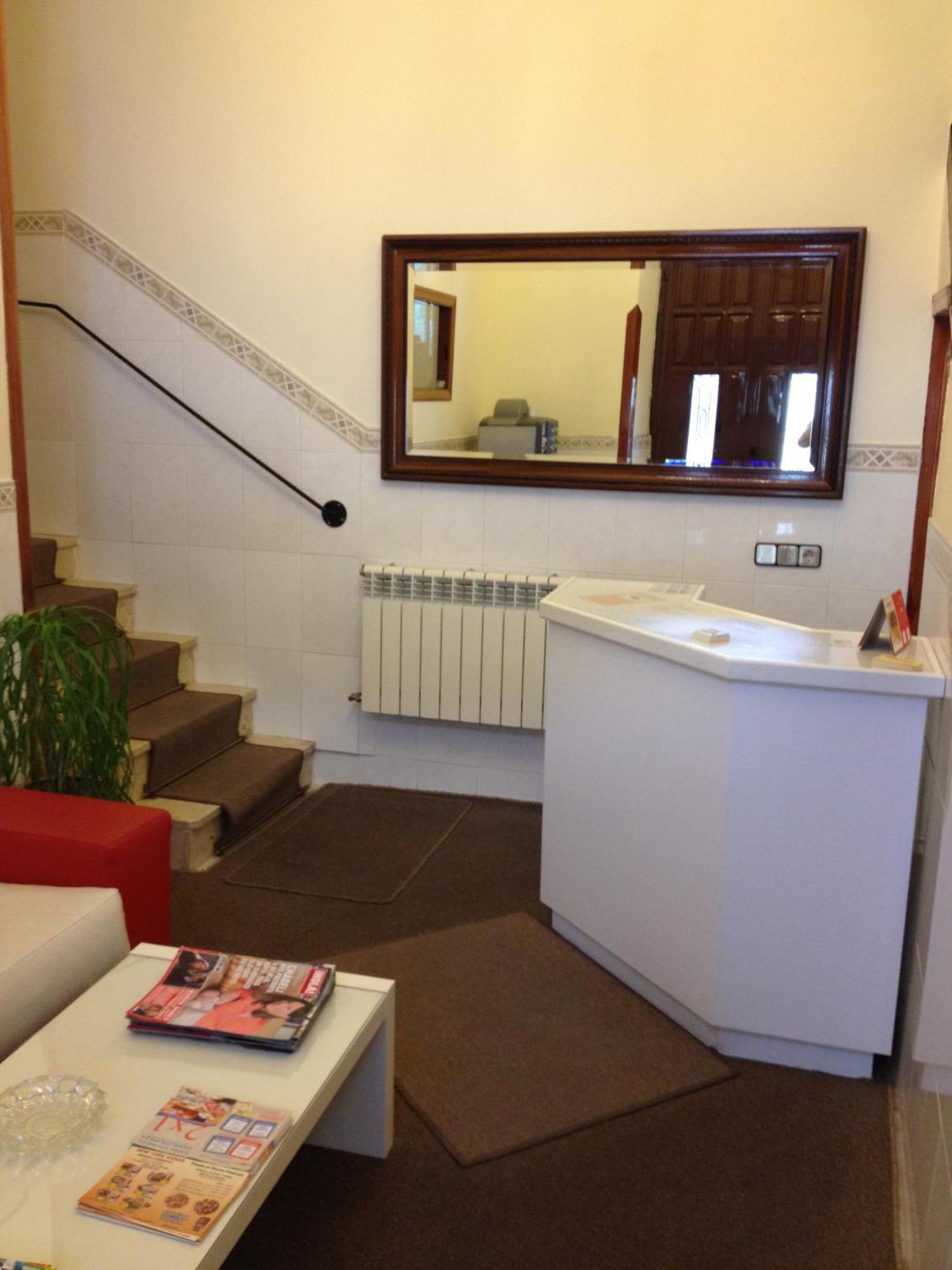 Hostal Cervantes Valdemoro Exteriör bild