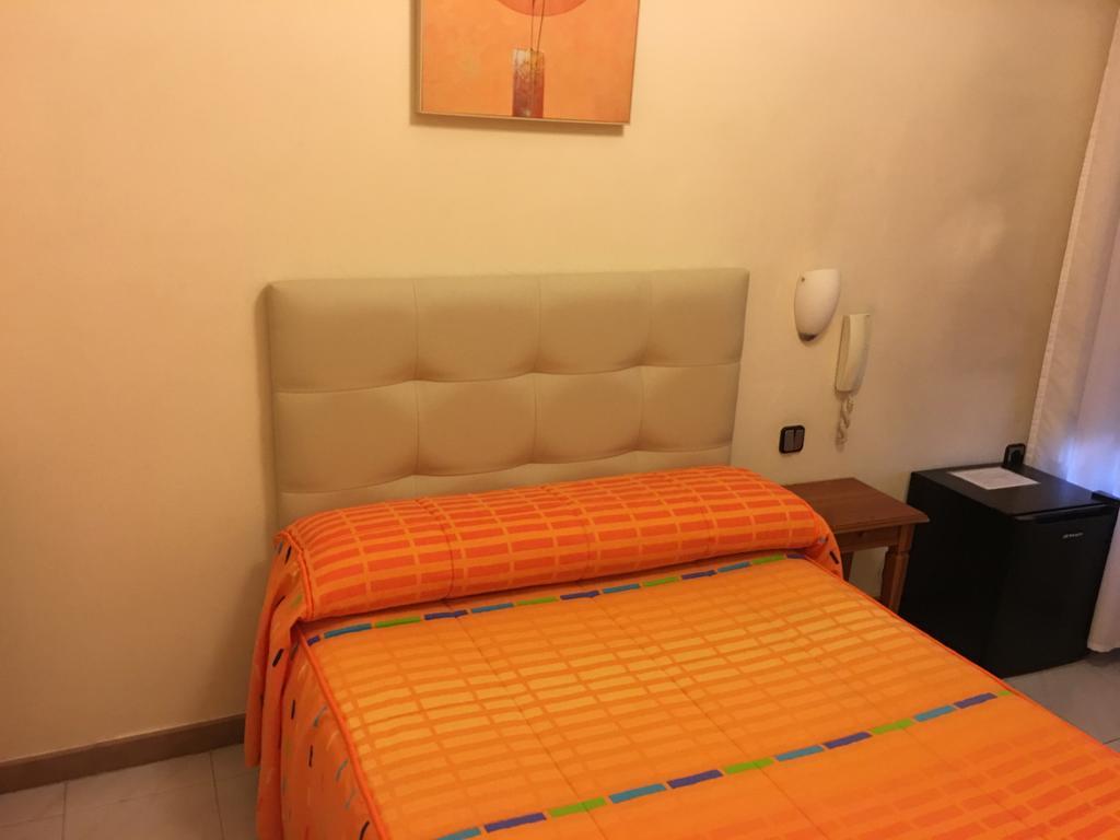 Hostal Cervantes Valdemoro Exteriör bild