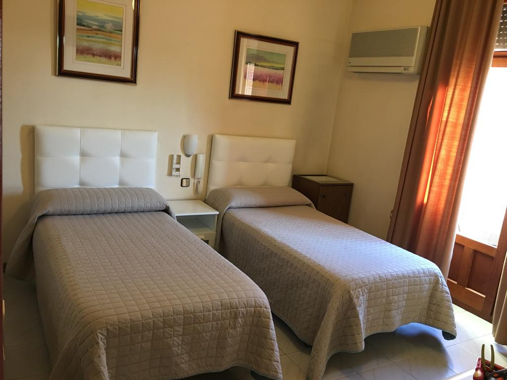 Hostal Cervantes Valdemoro Exteriör bild