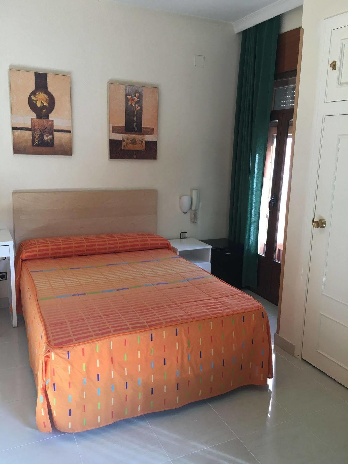 Hostal Cervantes Valdemoro Exteriör bild