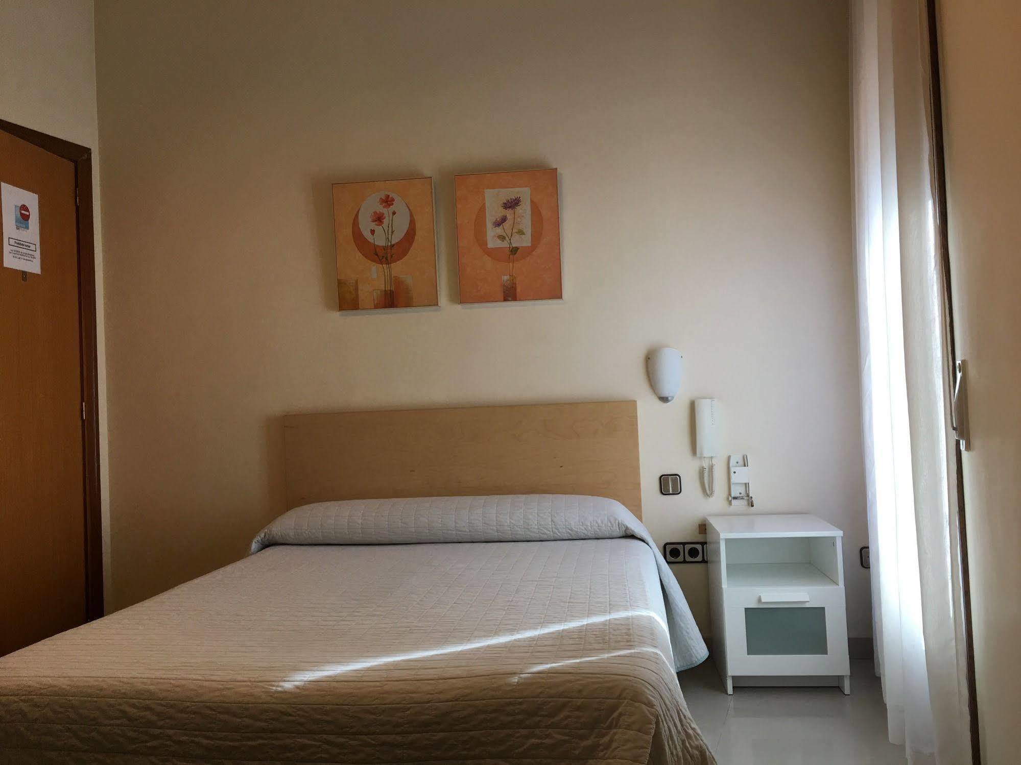 Hostal Cervantes Valdemoro Exteriör bild