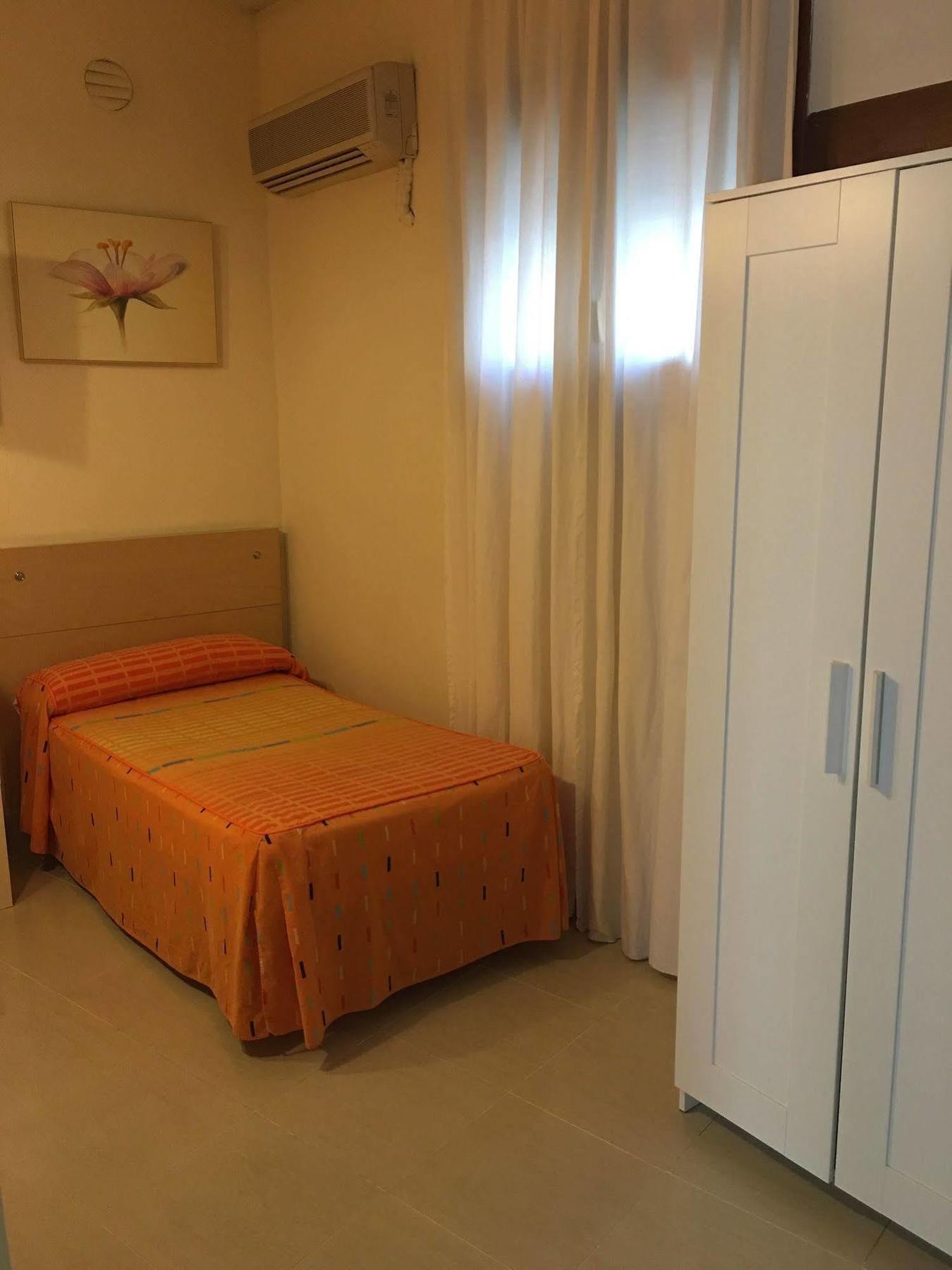 Hostal Cervantes Valdemoro Exteriör bild