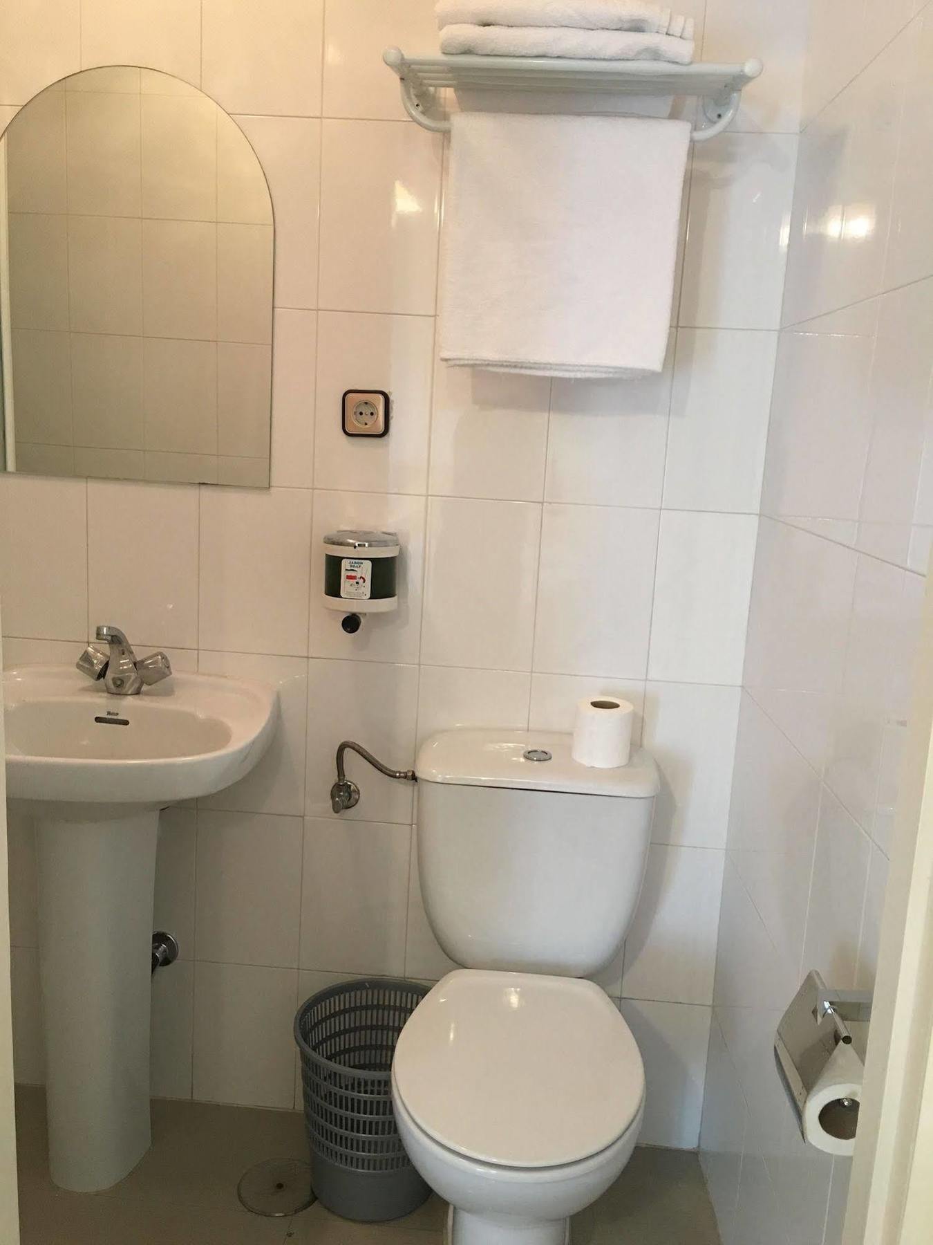 Hostal Cervantes Valdemoro Exteriör bild