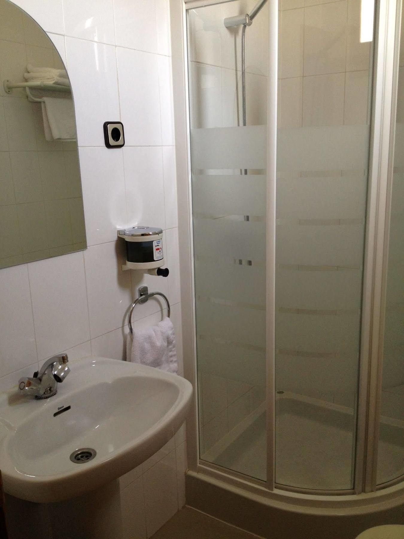 Hostal Cervantes Valdemoro Exteriör bild