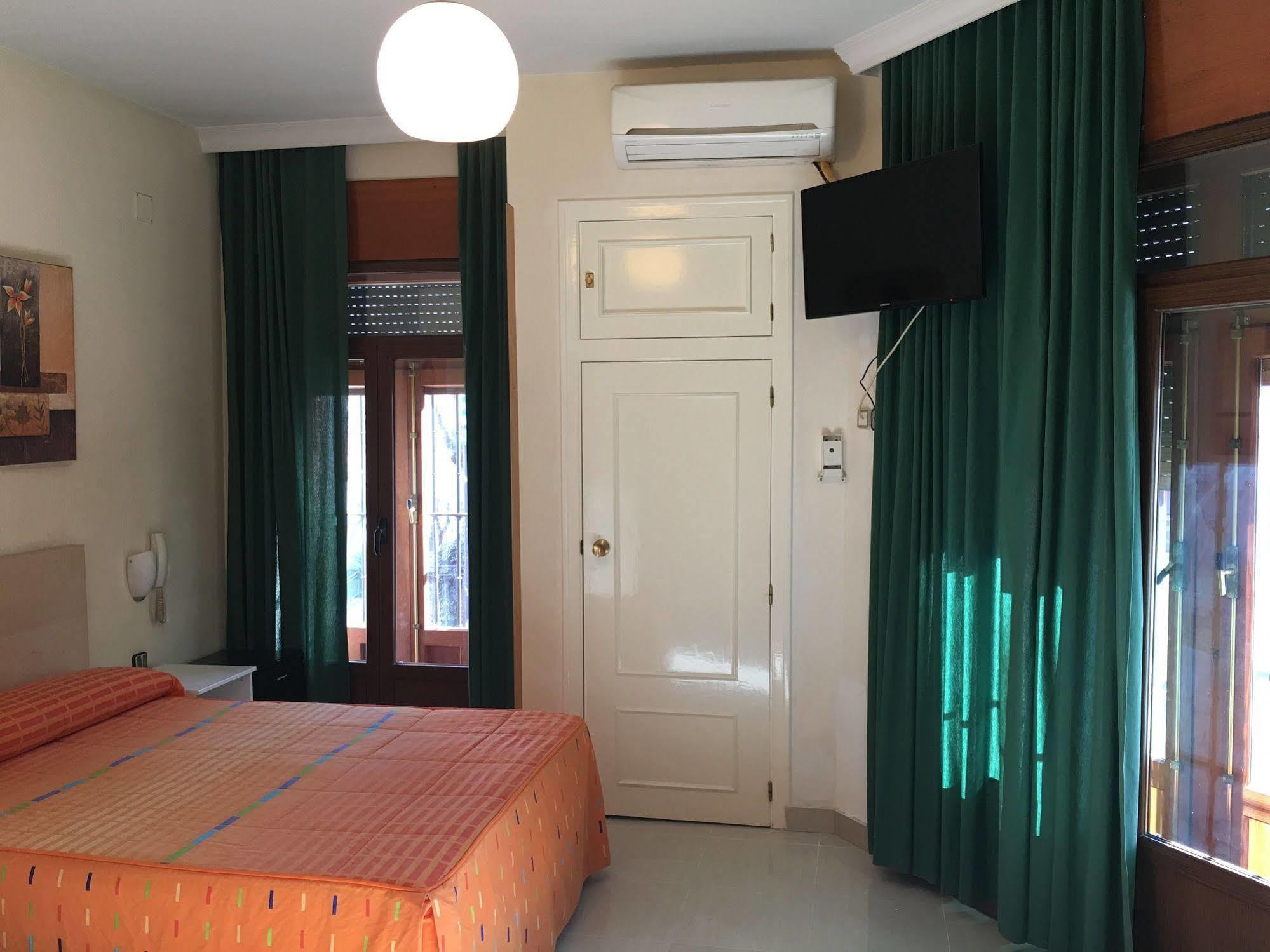 Hostal Cervantes Valdemoro Exteriör bild