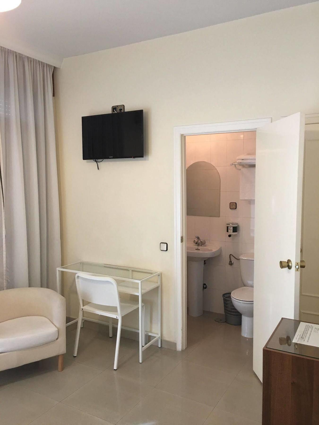 Hostal Cervantes Valdemoro Exteriör bild