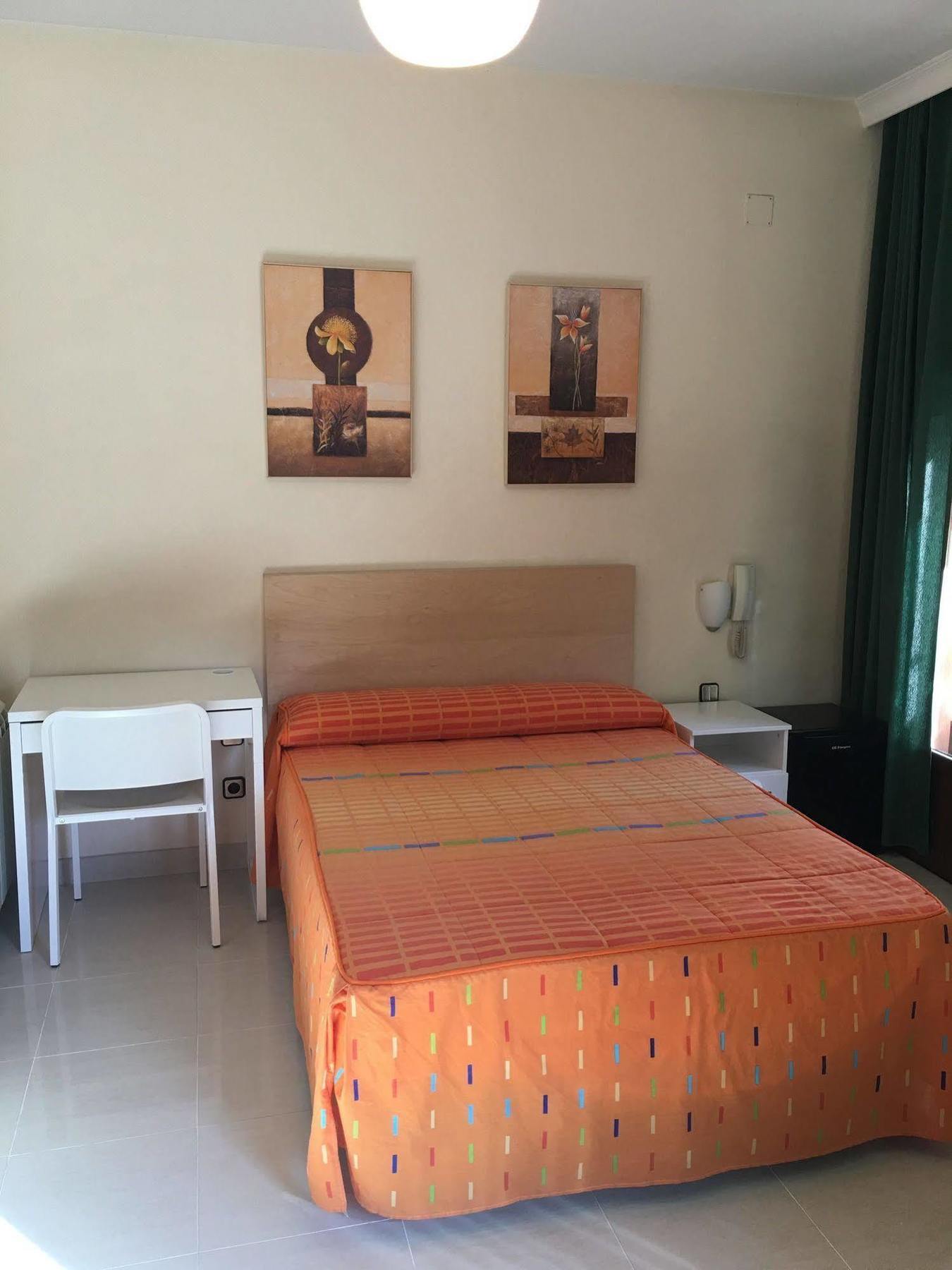 Hostal Cervantes Valdemoro Exteriör bild