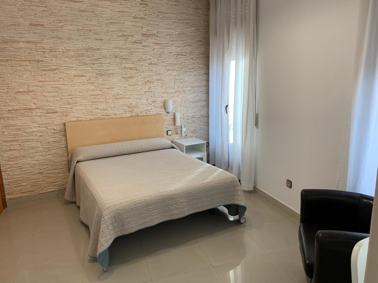 Hostal Cervantes Valdemoro Exteriör bild