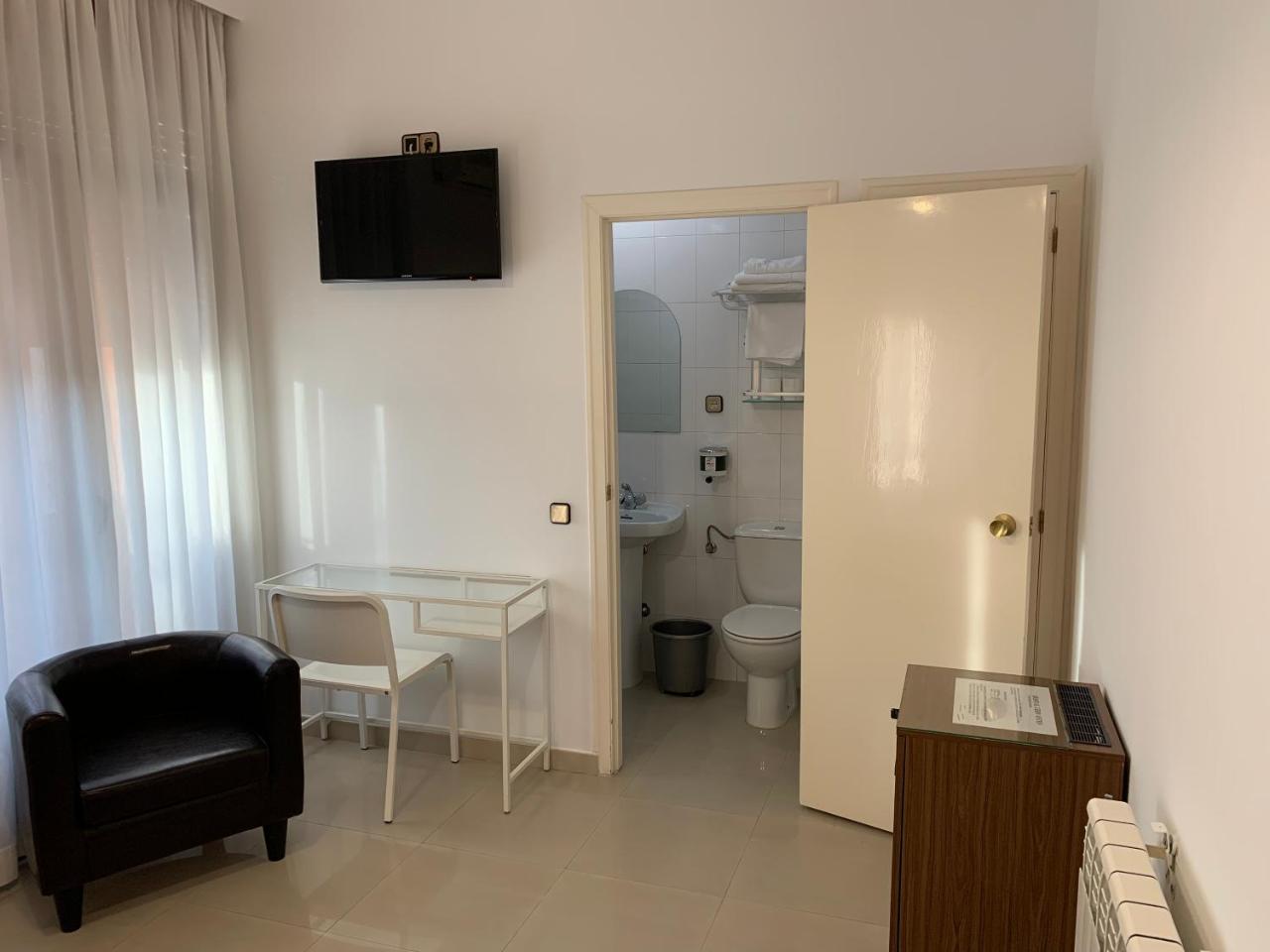 Hostal Cervantes Valdemoro Exteriör bild